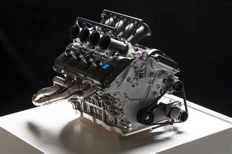 Volvo Shows 5.0-liter V8 Engine for Australian V8 Supercar Championship - autoevolution