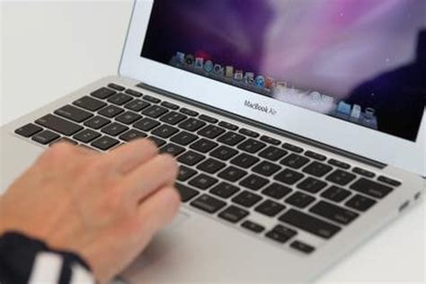 How to Use the Touchpad on the MacBook | It Still Works