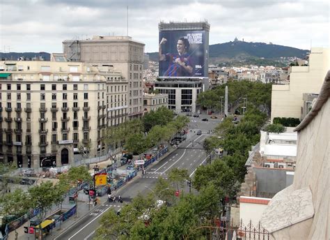 File:Passeig de Gràcia, Barcelona.jpg - Wikimedia Commons