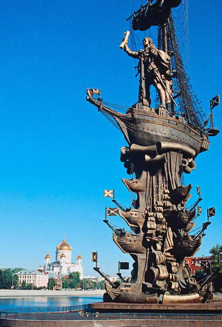 TOP WORLD PIC: Peter The Great Statue