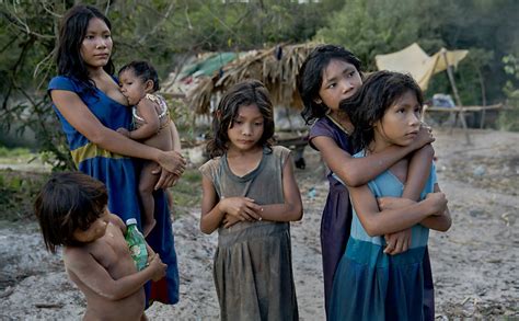 Folha de S.Paulo - Fotografia - Internacional - English - PIRAHÃ TRIBE