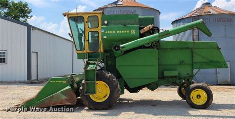 John Deere 55 combine in Windsor, MO | Item GT9174 sold | Purple Wave