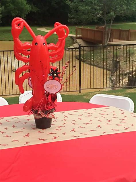 How to Make Crawfish Boil Table Centerpieces - Mommy Upgrade