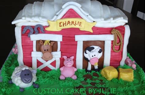 Custom Cakes by Julie: Barn Cake