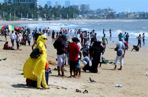 Cooling Down On Juhu Beach - Rediff.com Get Ahead