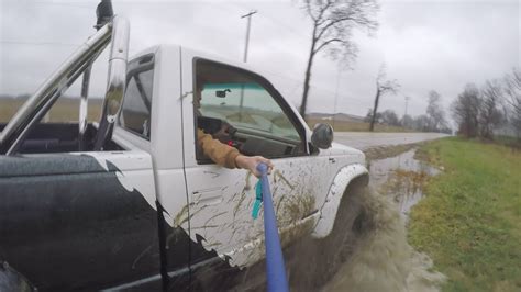 Chevy Silverado Mudding - YouTube