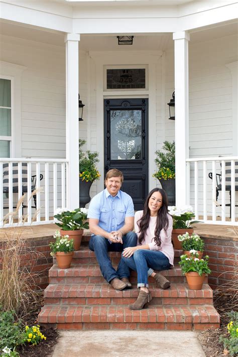 Chip and Joanna Gaines Magnolia House B&B Tour - Fixer Upper Decorating ...