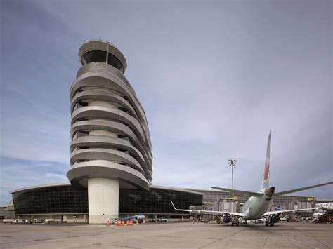 Edmonton Airport Offices and Control Tower / DIALOG | ArchDaily