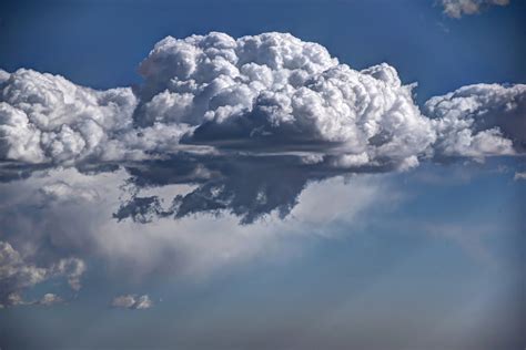 Grand nuage de cumulus Photo stock libre - Public Domain Pictures