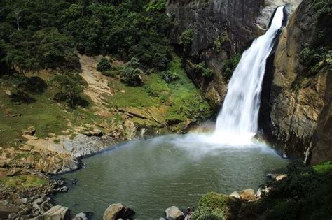 11 Best Nuwara Eliya Waterfalls To Visit On Your Vacation