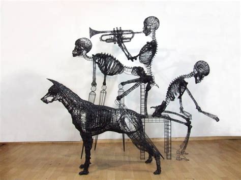 15 Beautiful Wire Sculptures That Redefine the Art of Twisting