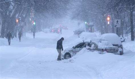 Snowfall in Greater Montreal could hinder rush hour traffic: Environment Canada | CTV News