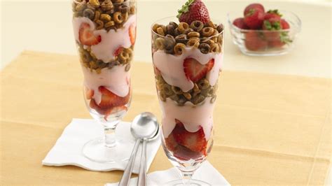 Strawberry-Chocolate Cheerios™ Parfaits Recipe - BettyCrocker.com