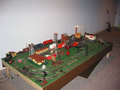 Lionel Two Train 4 x 8 Layout | Lionel trains layout, Ho train layouts ...