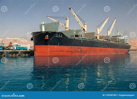 Hong Hua Men Bulk Carrier is Loading Editorial Stock Image - Image of coastline, arabian: 129540789