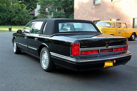 PICTURE CAR SERVICES LTD | Lincoln Town Car Black 1996 Luxury, Period, Sedan