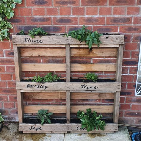 Give your garden an update with this easy DIY pallet herb garden ...