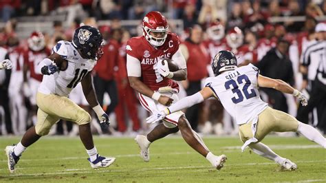 Arkansas football's KJ Jefferson leaves Missouri game with injury