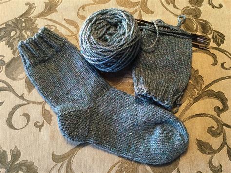 Sleeping socks: a quick and easy hand-knit gift | gage hill crafts