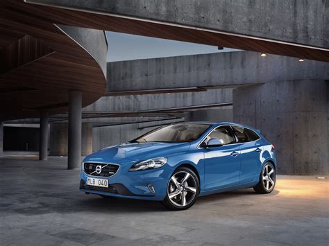 2013 Volvo V40 R-Design Debuts in Paris [VIDEO]