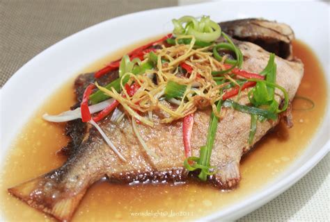 Wen's Delight: Crispy Golden Pomfret with Sauce