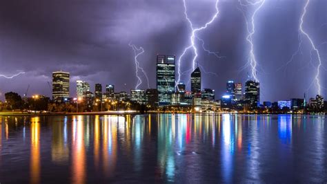 Perth weather: Thunderstorms and heavy rain expected after hot, humid stretch, BOM says | 7NEWS