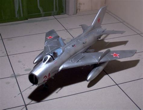 1/48 Historic Plastic Models MiG-19 S by KNES Armin