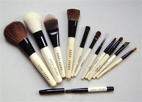 Makeup Products and Brushes: bobbi brown makeup brush 12 pcs sets+leather bag - RM 160