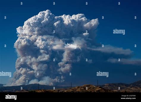 Pyrocumulonimbus usa hi-res stock photography and images - Alamy