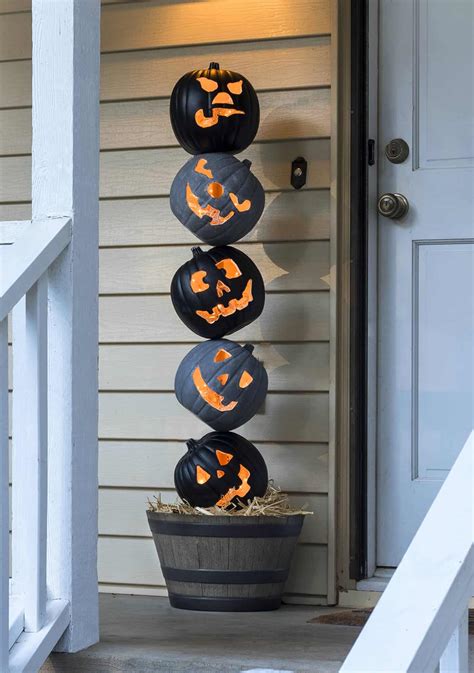 Lighted Outdoor Halloween Pumpkin Topiary - diycandy.com