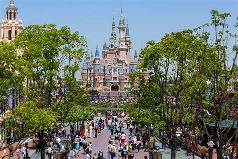 Shanghai Disneyland Welcomes 10 Million Guests in its First 11 Months | DisKingdom.com