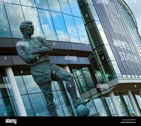 Bobby Moore statue outside Wembley Stadium Stock Photo - Alamy