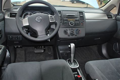 2009 Nissan versa hatchback interior