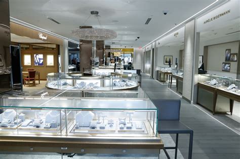 Saks Fifth Avenue Debuts First Jewelry Store – WWD