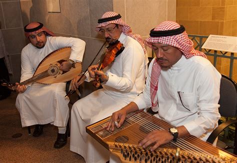 Una hora de inmersión en la música tradicional saudí – Recortes de ...