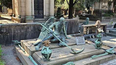 Monumental Cemetery, Milan, Italy | قبرستان مشهور شهر میلان با مقبره ها ...