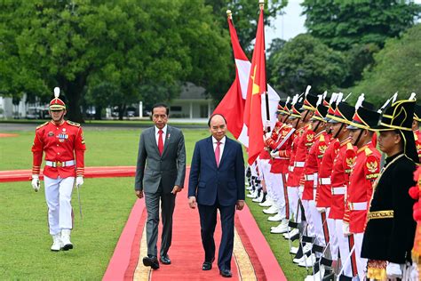 Indonesian President hosts welcoming ceremony for President Nguyen Xuan Phuc