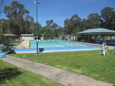 Halls Gap Swimming Pool - Wimmera - Outside Melbourne