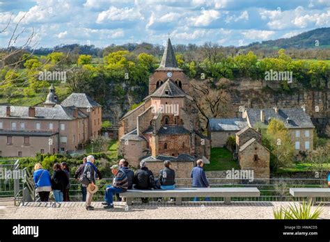 France, Aveyron, Bozouls, the Trou de Bozouls (Bozouls Hole) and Sainte Fauste church Stock ...