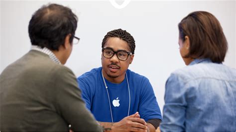 Apple Retail Store — Genius Bar