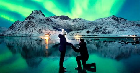 Romantic Boyfriend Proposes Under The Northern Lights... The Pictures Are Amazing! - Snow ...