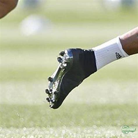 Cristiano Ronaldo training in a Mercurial Supefly prototype