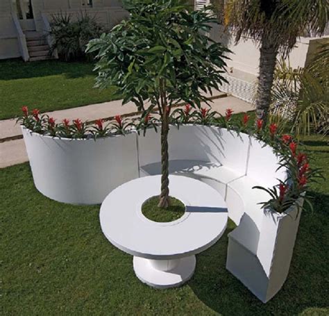 Garden Furniture Made With Matte White Lacquered Aluminum | DigsDigs