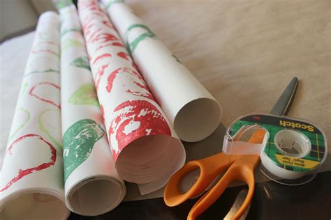 DIY: Make Your Own Holiday Wrapping Paper - Mom it Forward