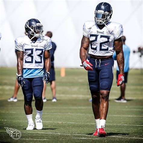 Derrick Henry looks absolutely massive standing next to Dion Lewis : r ...