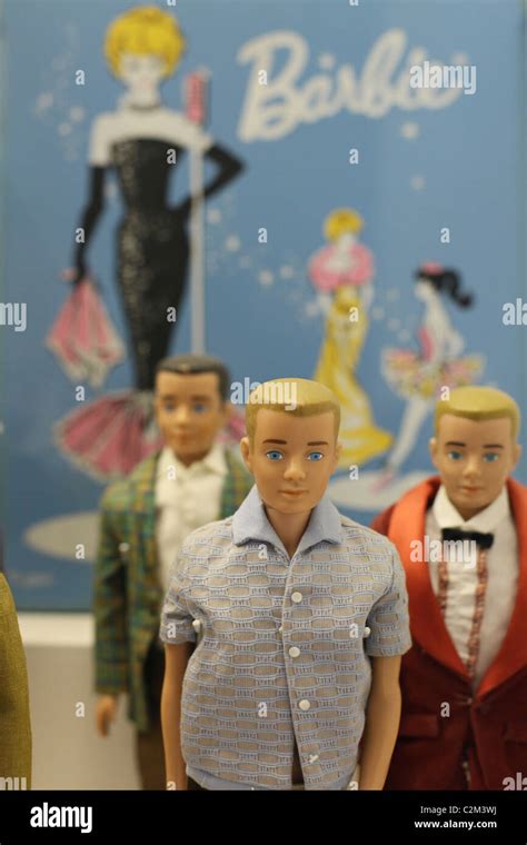 Ken and barbie dolls hi-res stock photography and images - Alamy