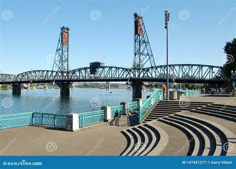 Hawthorne Bridge Truss Bridge Vertical Lift Spans Willamette River ...