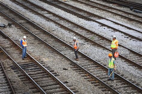 Railroad Workers United calls for solidarity in "last stand" against rail companies