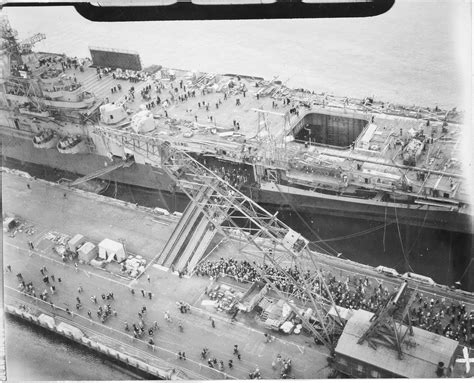 [Photo] American aircraft carrier under construction, 12 Aug 1945 | World War II Database