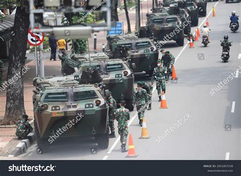 24 Indonesian army primary weapons defense Images, Stock Photos ...